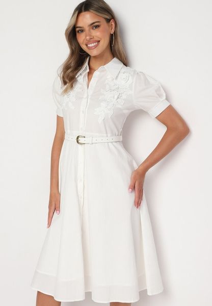 Biała Sukienka z Koronką i Ozdobnym Paskiem oraz Kołnierzykiem Gavridia. Białe sukienki Born2be, do pracy, m, bez wzorów, z koronki, biznesowe, bez kołnierzyka, bez ramiączek, mini, koszulowe. Za 139.99 zł.