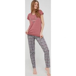 Answear Lab komplet piżamowy kolor różowy. Czerwone piżamy Answear Lab, l, bez wzorów, z dzianiny, bez kołnierzyka, bez ramiączek, krótkie. Za 169.99 zł.