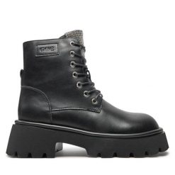 Trapery GOE. Czarne traperki GOE, bez wzorów, bez obcasa, bez zapięcia. Za 499.99 zł.