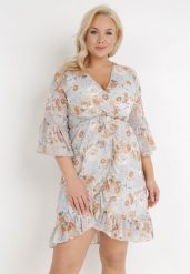 Jasnoniebieska Sukienka Sophassa. Niebieskie sukienki Born2be, na imprezę, l, z aplikacjami, eleganckie, bez kołnierzyka, bez ramiączek, mini, kopertowe. Za 169.99 zł.
