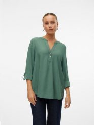 Vero Moda Bluzka w kolorze zielonym rozmiar: M. Zielone bluzki Vero Moda, m, bez wzorów, z wiskozy, bez kołnierzyka, bez ramiączek. Za 52.79 zł.