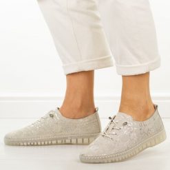 Złote skórzane półbuty damskie Filippo Dp7810/26. Żółte półbuty wsuwane Filippo, na lato, bez wzorów, z jeansu, casualowe, z okrągłym noskiem, bez obcasa, na płaskiej podeszwie. Za 219.00 zł.