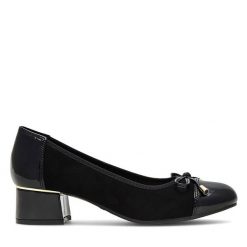 Czółenka Clara Barson. Czarne czółenka Clara Barson, bez wzorów, bez obcasa, bez zapięcia. Za 119.99 zł.