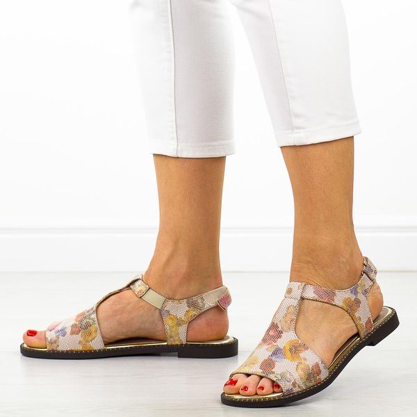 Różowe kwiaty sandały damskie M.Daszyński 24148-1. Czerwone sandały M.Daszyński, bez wzorów, z jeansu, eleganckie, bez obcasa, na płaskiej podeszwie, bez zapięcia. Za 159.00 zł.