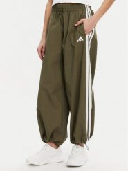 Adidas Spodnie dresowe Essentials 3-Stripes JE1308 Zielony Loose Fit. Zielone spodnie dresowe adidas, bez wzorów, z dresówki. Za 179.99 zł.