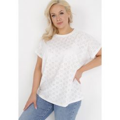 Biała Bluzka Galiolea. Białe bluzki Born2be, plus size, z aplikacjami, z dzianiny, bez kołnierzyka, plus size, bez ramiączek. W wyprzedaży za 41.99 zł.