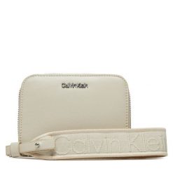Duży Portfel Damski Calvin Klein. Brązowe portfele Calvin Klein, bez wzorów. Za 159.99 zł.