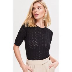 Ażurowy sweter z krótkim rękawem - Czarny. Swetry marki Reserved. Za 59.99 zł.