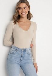 Beżowa Prążkowana Bluzka z Wiskozą i Koronką Tasfia. Brązowe bluzki Born2be, m, z aplikacjami, z jeansu, eleganckie, bez kołnierzyka, bez ramiączek. W wyprzedaży za 42.49 zł.