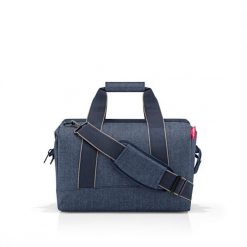 Torba allrounder m, herringbone dark blue. Niebieskie torby podróżne Reisenthel, bez wzorów, z tkaniny, na ramię. W wyprzedaży za 199.90 zł.