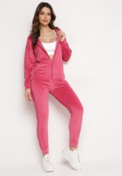 Fuksjowy Komplet Welurowy Ozdobiony Cekinowym Lampasem Bluza z Kapturem i Spodnie Adoriasa. Czerwone bluzy Born2be, m, bez wzorów, z weluru, eleganckie, bez ramiączek, z kapturem. W wyprzedaży za 72.24 zł.