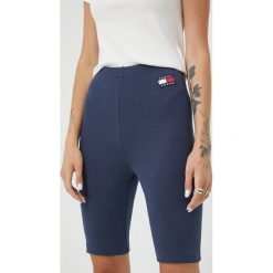 Tommy Jeans szorty DW0DW13590.9BYY damskie kolor granatowy z aplikacją high waist. Niebieskie szorty Tommy Jeans, z aplikacjami, z bawełny. W wyprzedaży za 164.99 zł.