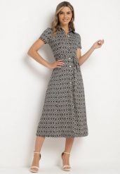 Czarna Sukienka Taliowana o Koszulowym Kroju Zapinana na Guziki o Geometrycznym Wzorze Parra. Czarne sukienki Born2be, na co dzień, l, bez wzorów, eleganckie, bez kołnierzyka, bez ramiączek, midi, koszulowe. W wyprzedaży za 132.99 zł.