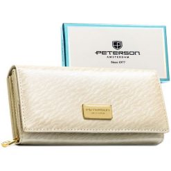 Portfel damski w kolorze ecru, zamykany na zatrzask, wykonany ze skóry naturalnej i ekologicznej - Peterson. Portfele Peterson, bez wzorów, ze skóry ekologicznej. Za 89.99 zł.