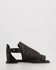 SANDAŁY Z CHOLEWKĄ 35422302 BLACK. Czarne sandały Venezia, bez wzorów, ze skóry, bez obcasa, bez zapięcia. Za 239.00 zł.