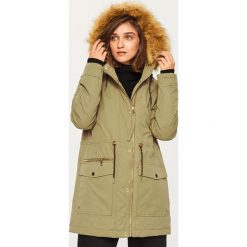 Parka z futerkiem przy kapturze - Khaki. Płaszcze marki GEOLOGIC. W wyprzedaży za 199.99 zł.