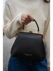 Maison héritage PARIS Skórzana torebka "Usse" w kolorze czarnym - 30 x 20 x 10 cm rozmiar: onesize. Czarne torebki klasyczne maison héritage PARIS, bez wzorów, z materiału, bez dodatków. Za 321.97 zł.