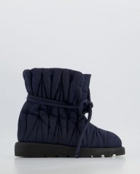GRANATOWE ŚNIEGOWCE 660 NAVY. Niebieskie botki Venezia, bez wzorów, bez obcasa, bez zapięcia. Za 149.00 zł.