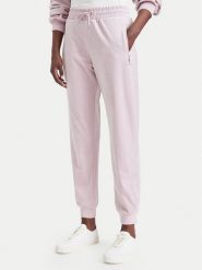 Guess Spodnie dresowe V6BB11 K6304 Różowy jasny Regular Fit. Czerwone spodnie dresowe Guess, z aplikacjami, z dresówki. Za 344.99 zł.
