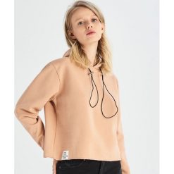 Krótka bluza z kapturem - Beżowy. Bluzy marki Sinsay. Za 49.99 zł.