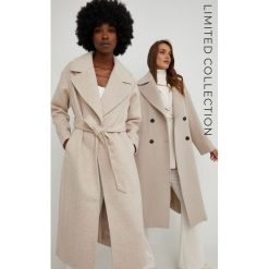 Answear Lab płaszcz wełniany kolor beżowy przejściowy oversize. Brązowe płaszcze Answear Lab, l, bez wzorów, z wełny, bez kaptura. Za 499.99 zł.