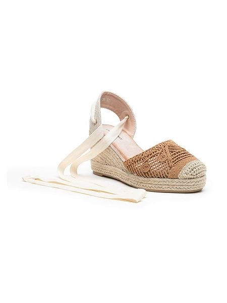 Foreverfolie Sandały w kolorze jasnobrązowym na koturnie rozmiar: 41. Brązowe sandały Foreverfolie, bez wzorów, bez obcasa, na koturnie, bez zapięcia. Za 70.08 zł.