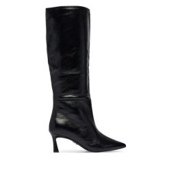 Botki Steve Madden. Czarne botki Steve Madden, bez wzorów, bez obcasa, na szpilce, bez zapięcia. Za 859.99 zł.