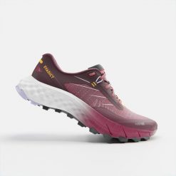 Buty do biegania w terenie damskie Kiprun MT Cushion 2. Fioletowe buty do biegania KIPRUN, bez wzorów, z kauczuku, bez zapięcia, do biegania. W wyprzedaży za 349.99 zł.