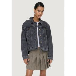 Kurtka Kobieta ONLY Onlharper Ls Boxy Dnm Jkt Sik. Czarne kurtki ONLY, bez wzorów, z bawełny, bez kaptura. W wyprzedaży za 219.85 zł.