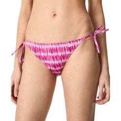 Dół od stroju kąpielowego Pepe Jeans Keira. Czerwone bikini Pepe Jeans, bez wzorów, z elastanu. W wyprzedaży za 67.00 zł.