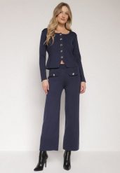 Granatowy Dzianinowy Komplet z Wiskozą w Eleganckim Stylu Kardigan i Spodnie Delisana. Niebieskie swetry Born2be, m, bez wzorów, z dzianiny, eleganckie, bez ramiączek. Za 239.99 zł.