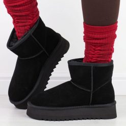 Czarne skórzane ciepłe zimowe mukluki, eskimoski T.Sokolski 531. Czarne śniegowce Sokolski, bez wzorów, ze skóry, bez zapięcia. Za 199.00 zł.