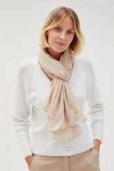 Szal ze złotym nadrukiem różowy. Czerwone szaliki i kominy MOODO, bez wzorów, z poliesteru. Za 39.99 zł.