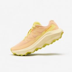 Buty do biegania w terenie damskie Salomon Ultra Flow 2. Czerwone buty do biegania Salomon, bez wzorów, bez zapięcia, do biegania. Za 499.99 zł.