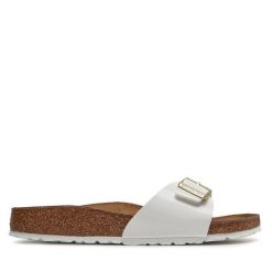 Klapki Birkenstock. Białe klapki Birkenstock, bez wzorów, bez obcasa, bez zapięcia. Za 399.99 zł.