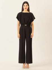 APART Kombinezon w kolorze czarnym rozmiar: 36. Czarne kombinezony Apart, bez wzorów, z tkaniny, bez kołnierzyka, bez ramiączek. Za 294.97 zł.