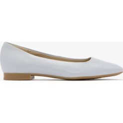 Błękitne baleriny z kwadratowym noskiem AUDREY. Niebieskie baleriny Ryłko, bez wzorów, ze skóry, bez obcasa, na płaskiej podeszwie, bez zapięcia. Za 249.99 zł.