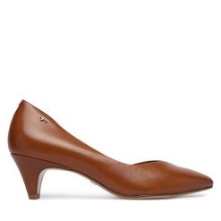 Czółenka Tamaris. Brązowe czółenka Tamaris, bez wzorów, bez obcasa, bez zapięcia. Za 399.99 zł.