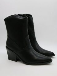 Bellucci Botki w kolorze czarnym rozmiar: 39. Czarne botki Bellucci, bez wzorów, eleganckie, bez obcasa, bez zapięcia. Za 161.73 zł.