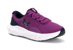 Buty do biegania damskie Under Armour Charged Surge 4. Fioletowe buty do biegania Under Armour, bez wzorów, z gumy, bez zapięcia, do biegania. Za 175.99 zł.