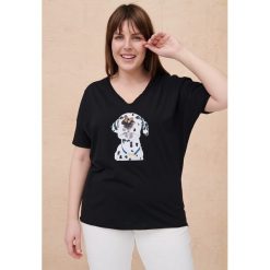 T-Shirt Damski Cztery Łapy Plus Size Czarny. Czarne t-shirty blue shadow, plus size, z aplikacjami, z bawełny, bez kołnierzyka, bez ramiączek. Za 159.90 zł.