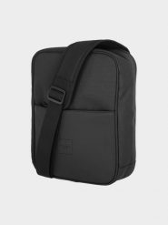 4F Saszetka crossbody na ramię - czarna Uniwersalny. Czarne nerki i saszetki 4f, bez wzorów, z dzianiny, eleganckie, bez dodatków. W wyprzedaży za 59.99 zł.