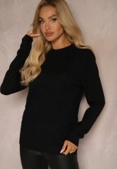 Czarny Sweter o Delikatnym Wzorze o Klasycznym Kroju Merissas. Czarne swetry Renee, bez wzorów, biznesowe, bez ramiączek. W wyprzedaży za 55.99 zł.