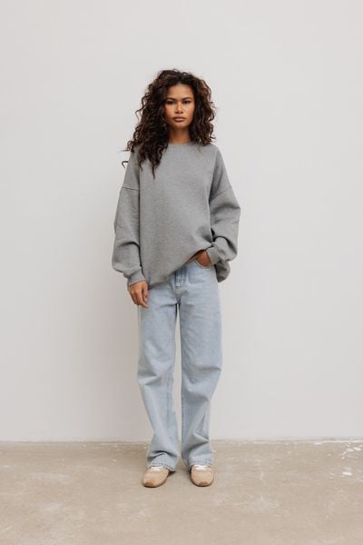 Bluza damska o kroju oversize z HAFTEM w kolorze GREY MELANGE - CRAFT. Szare bluzy Marsala, m, bez wzorów, z bawełny, klasyczne, bez ramiączek, bez kaptura. Za 349.90 zł.