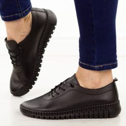 Czarne skórzane półbuty damskie T.Sokolski 4000. Czarne półbuty wsuwane Sokolski, na jesień, bez wzorów, z jeansu, biznesowe, z okrągłym noskiem, bez obcasa, na płaskiej podeszwie. Za 249.00 zł.