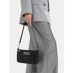 Torebka Nine West. Czarne torebki klasyczne Nine West, bez wzorów, klasyczne, bez dodatków. Za 169.99 zł.