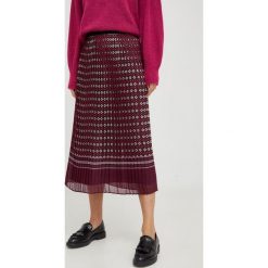 Liu Jo spódnica kolor różowy midi rozkloszowana. Czerwone spódnice Liu Jo, bez wzorów, z materiału, midi, plisowane. Za 839.99 zł.