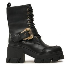 Botki Versace Jeans Couture. Czarne botki Versace Jeans Couture, bez wzorów, z jeansu, bez obcasa, na słupku, bez zapięcia. Za 679.99 zł.