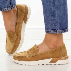 Camelowe skórzane mokasyny damskie Filippo Dp7528/26. Brązowe mokasyny Filippo, bez wzorów, z jeansu, z okrągłym noskiem. Za 219.00 zł.