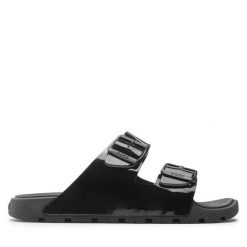 Klapki BOSS. Czarne klapki Boss, bez wzorów, bez obcasa, bez zapięcia. Za 369.99 zł.
